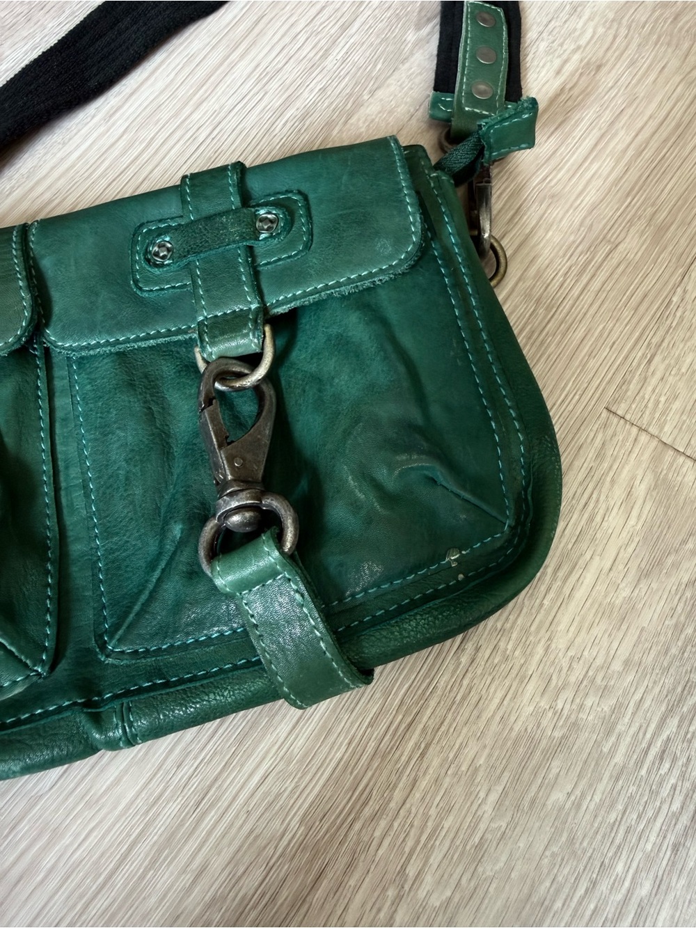 Green Women's Crossbody Shoulder Bag - Picture 2 of 6
